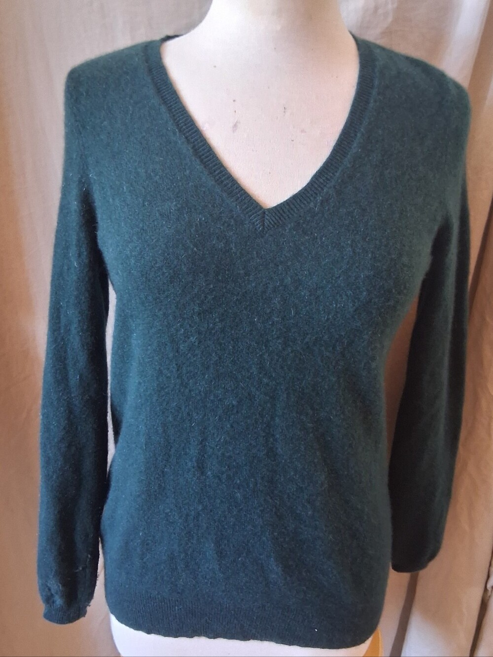 Bloomindales dark green long-sleeved V-neck sweater Cashmare Med